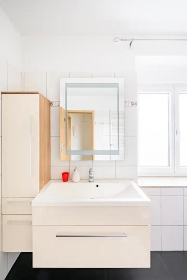 Guenstiges Gruenes Ferienzimmer Mit Separater Moderner Dusche Lörrach Zewnętrze zdjęcie