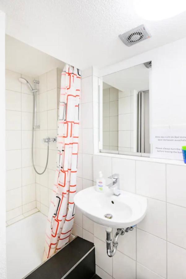 Guenstiges Gruenes Ferienzimmer Mit Separater Moderner Dusche Lörrach Zewnętrze zdjęcie